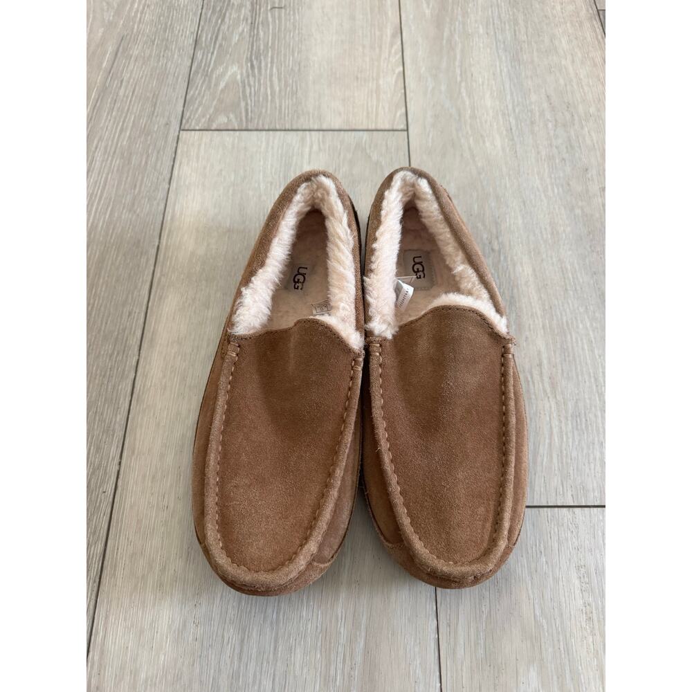 UGG Mens moccasins size 12 like new